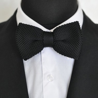 Noeud papillon en tricot. Noué. Noir uni 2