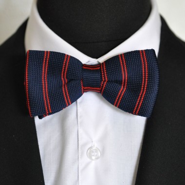 Noeud papillon en tricot. Noué. Bleu marine à rayures rouges 2