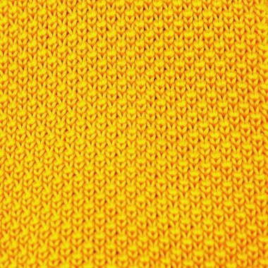 Cravate tricot pour homme. Jaune Safran uni. Slim et bout carré. 2