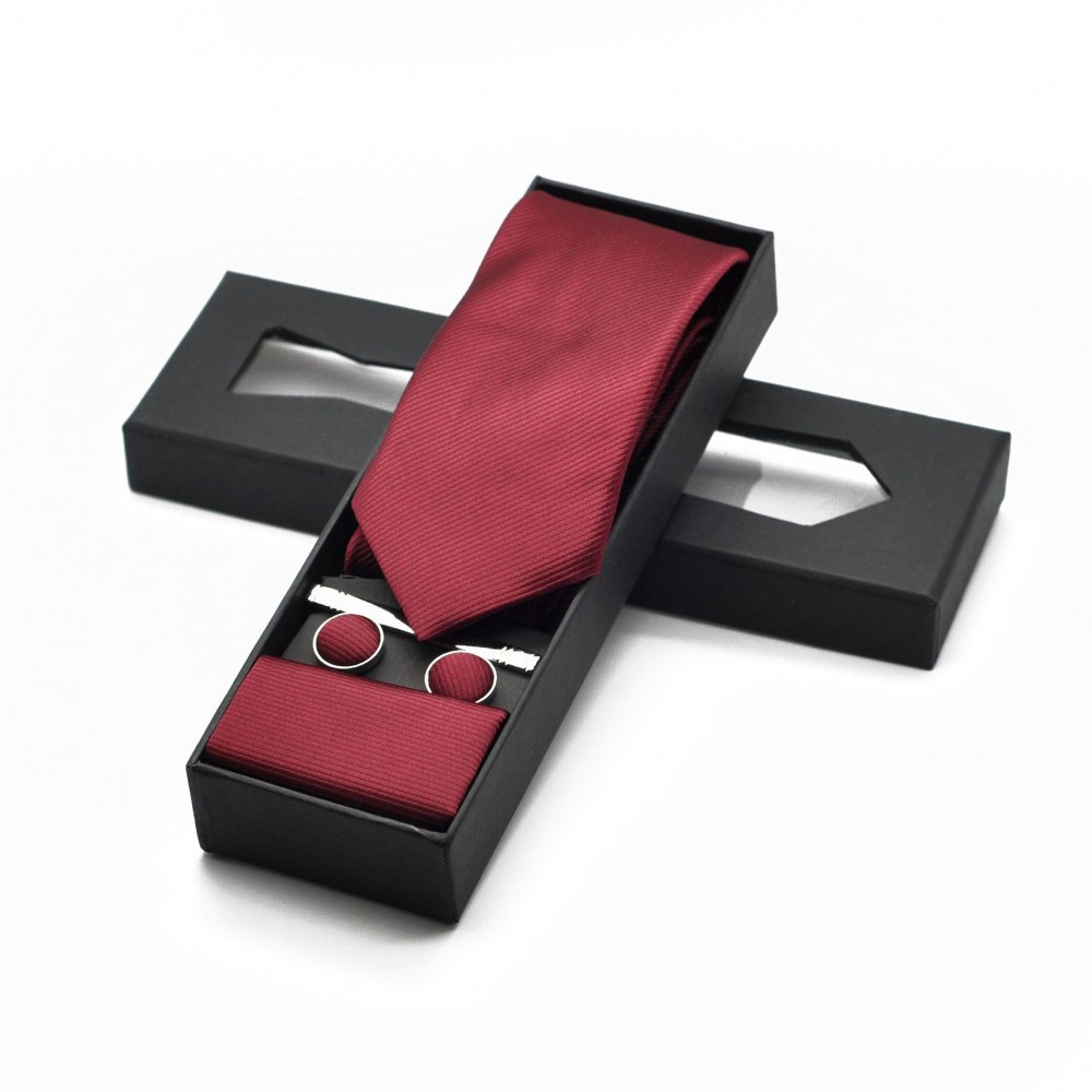Coffret cravate, pochette, boutons de manchette et pince à cravate assortis. Bordeaux