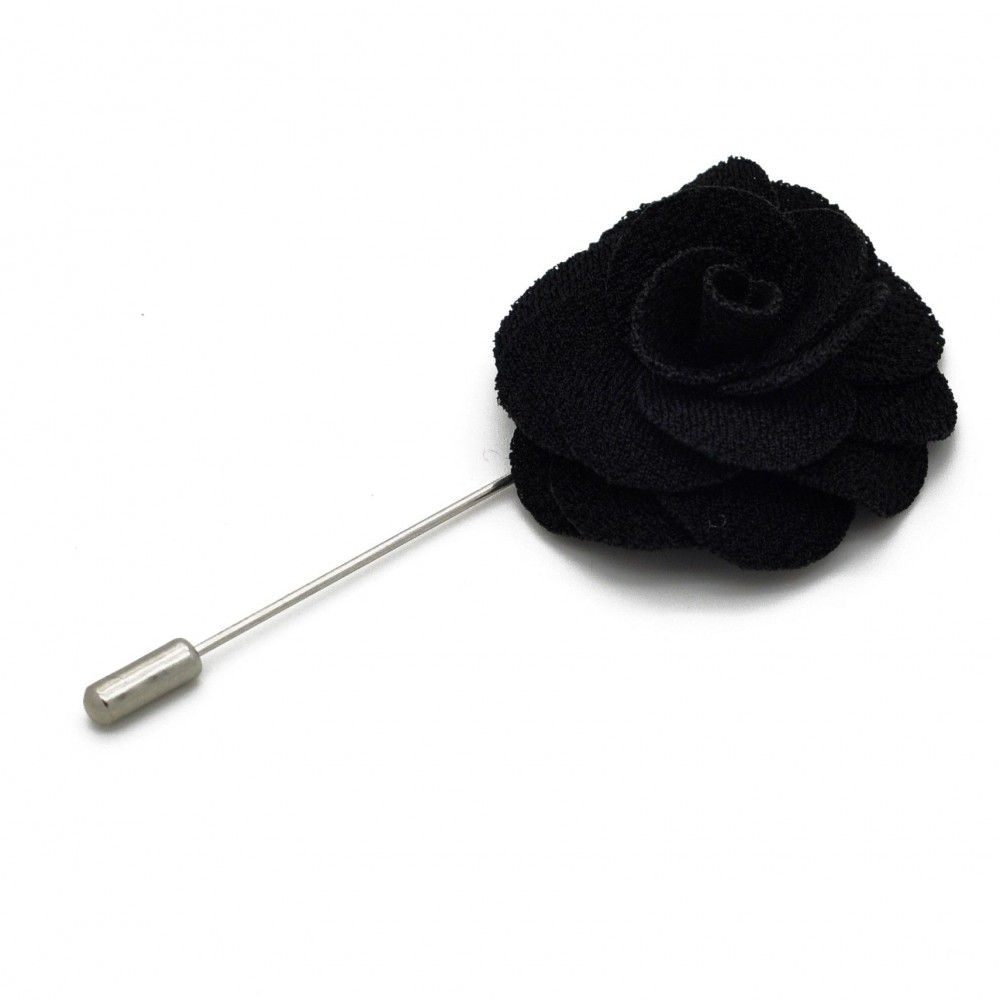 Broche Noire pour boutonnière de costume homme.