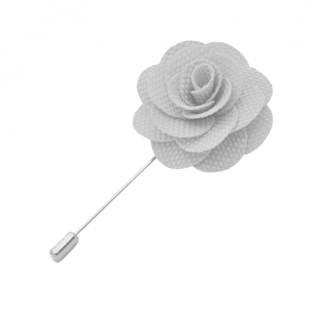 Broche Blanche pour boutonnière de costume homme.