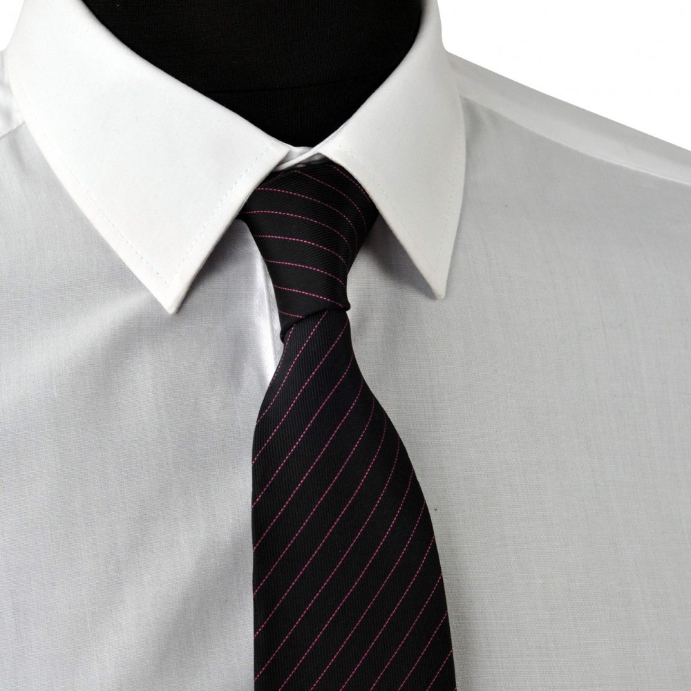 Cravate Enfant Noire à rayures violettes.