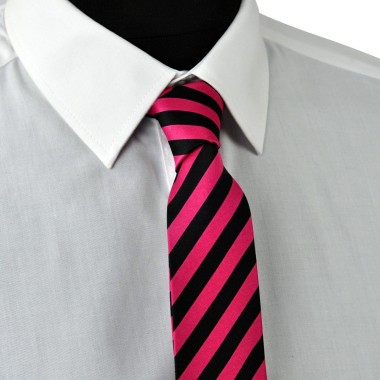 Cravate Enfant Noire et Fuchsia à grandes rayures.