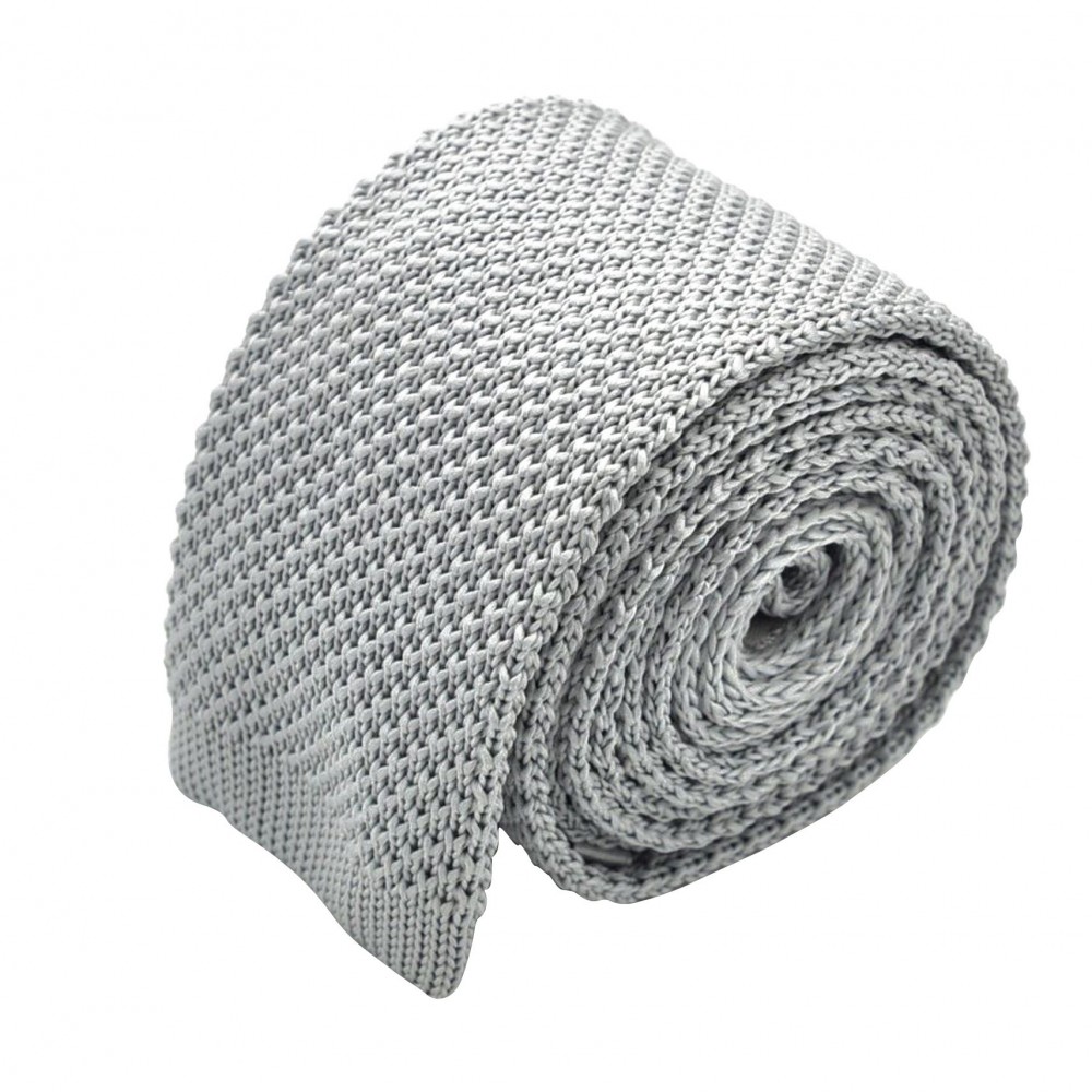 Cravate tricot pour homme. Gris Argent. Slim et bout carré.