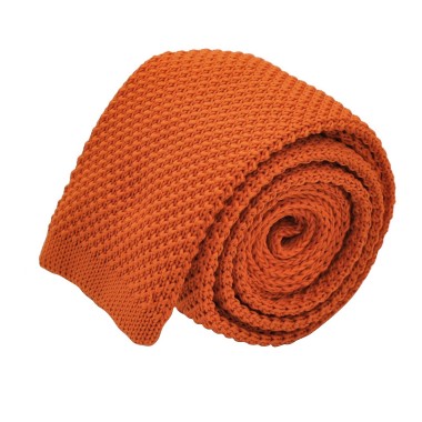 Cravate tricot pour homme. Orange uni. Slim et bout carré.