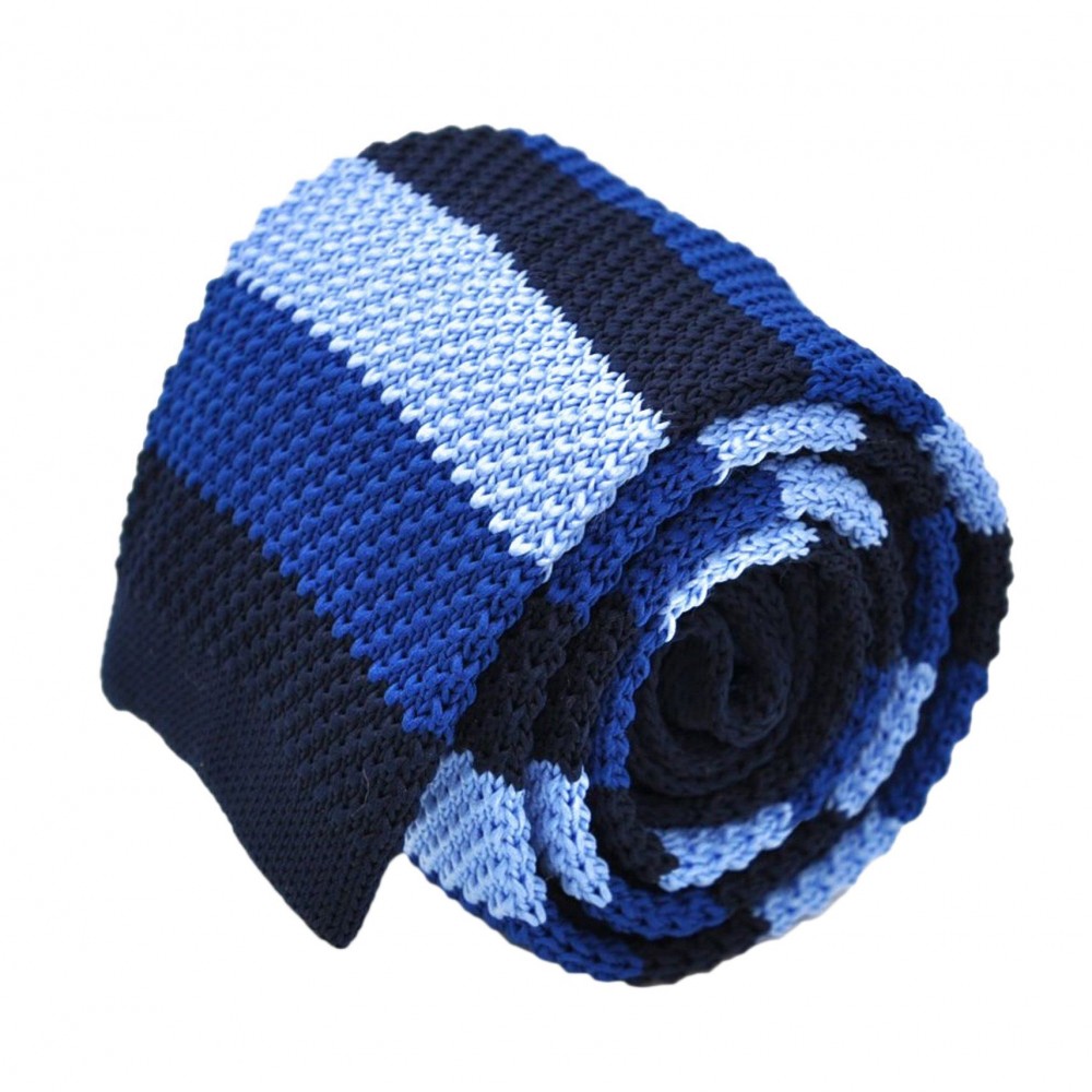 Cravate Tricot différentes teintes de Bleu. Bout carré.