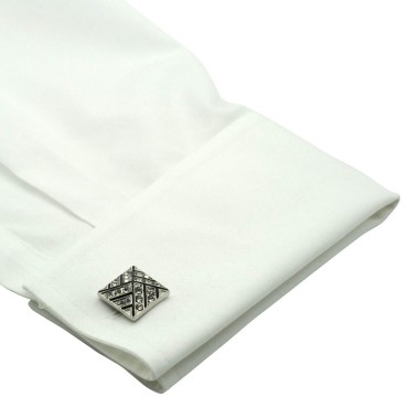 Boutons de manchette pyramidales et strass. Métal. Pour chemise mousquetaire homme.