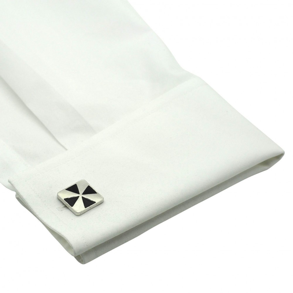 Boutons de manchette carrés noirs à motif triangle. Métal. Pour chemise mousquetaire homme.