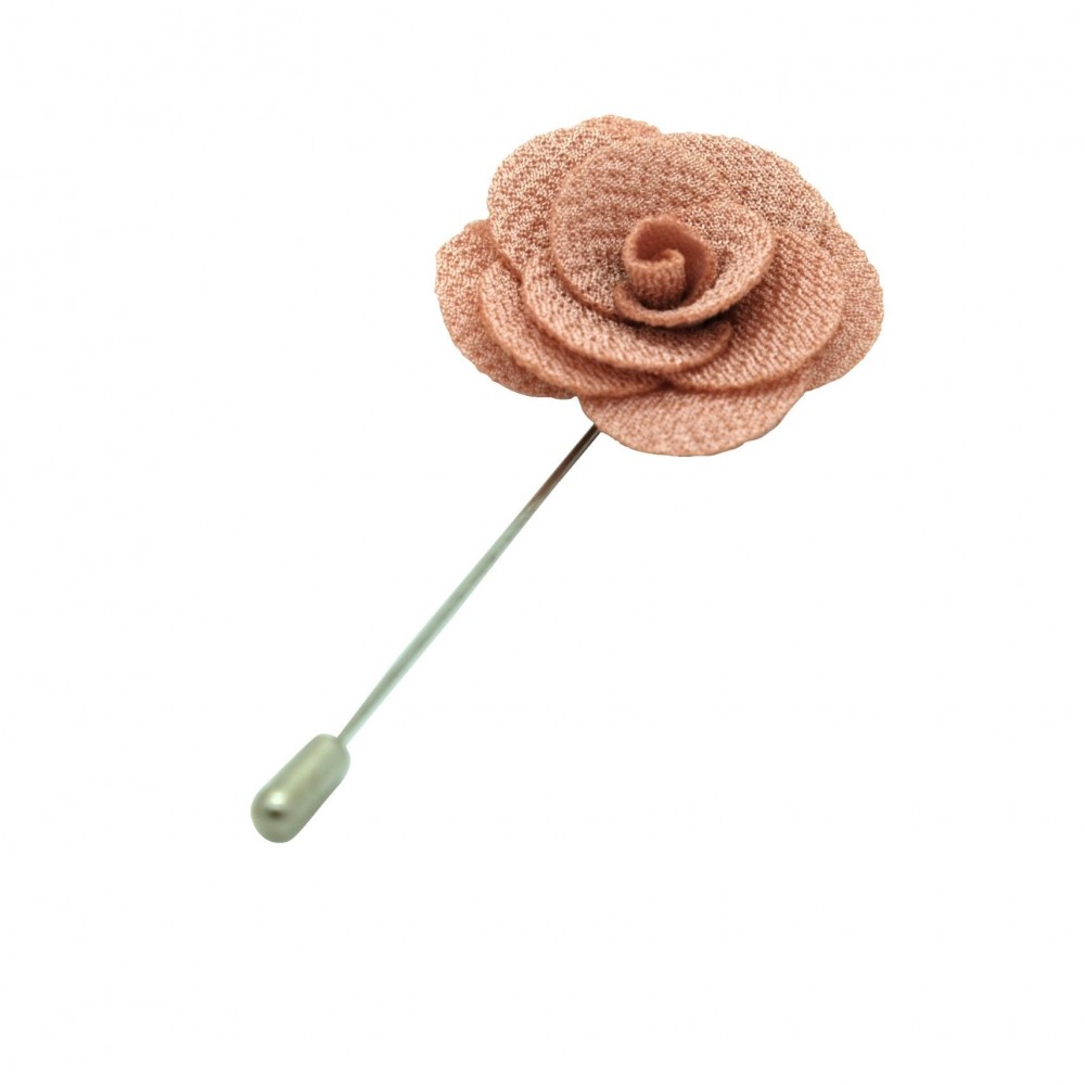 Broche Beige Rosé pour boutonnière de costume homme.